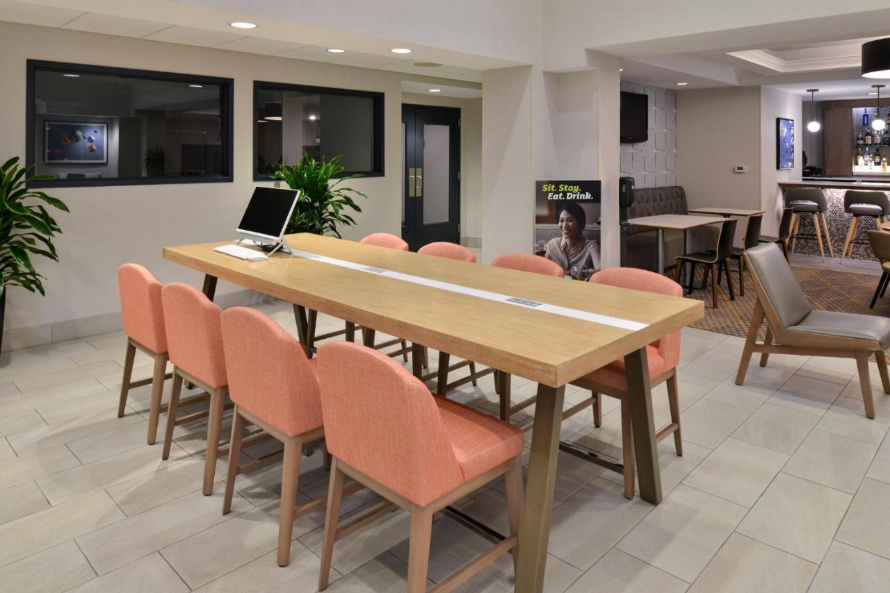 Holiday Inn Hotel & Suites Overland Park-Convention Center By Ihg Ngoại thất bức ảnh