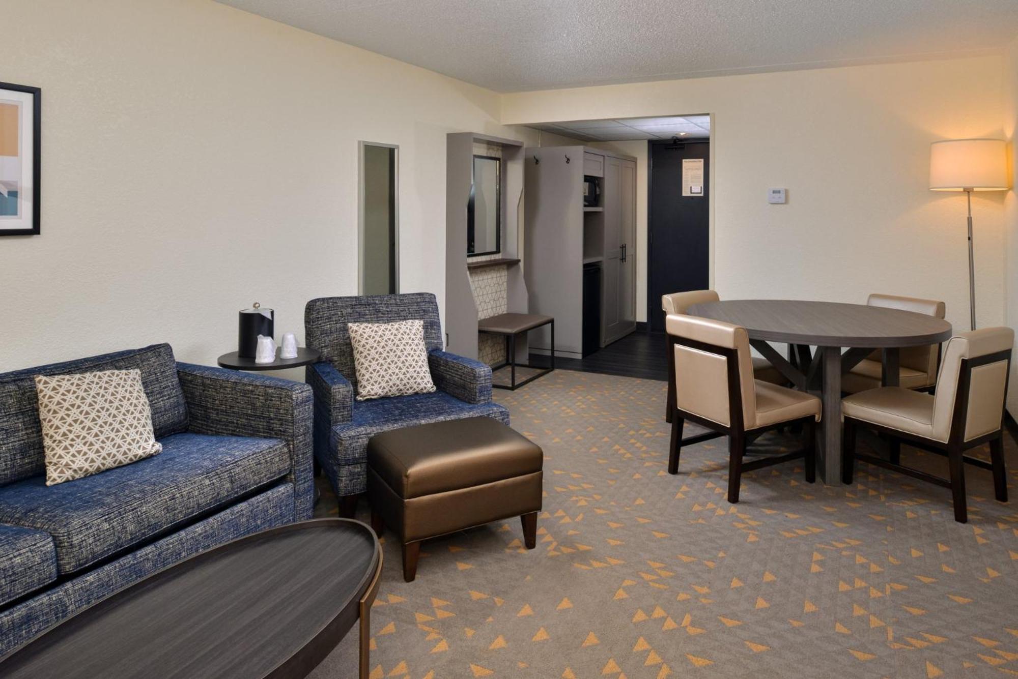 Holiday Inn Hotel & Suites Overland Park-Convention Center By Ihg Ngoại thất bức ảnh